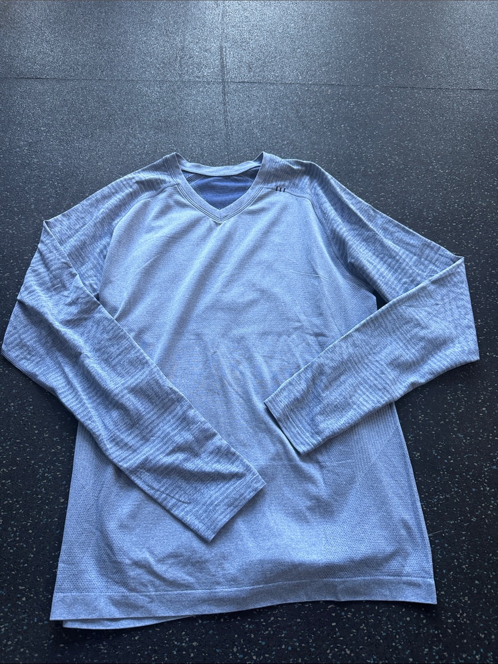 lululemon athletica Men's Long-Sleeve V-Neck Shirt - Light Blue